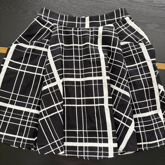 Alya Flared Mini Skirt Size Small EUC - Picture 3 of 8